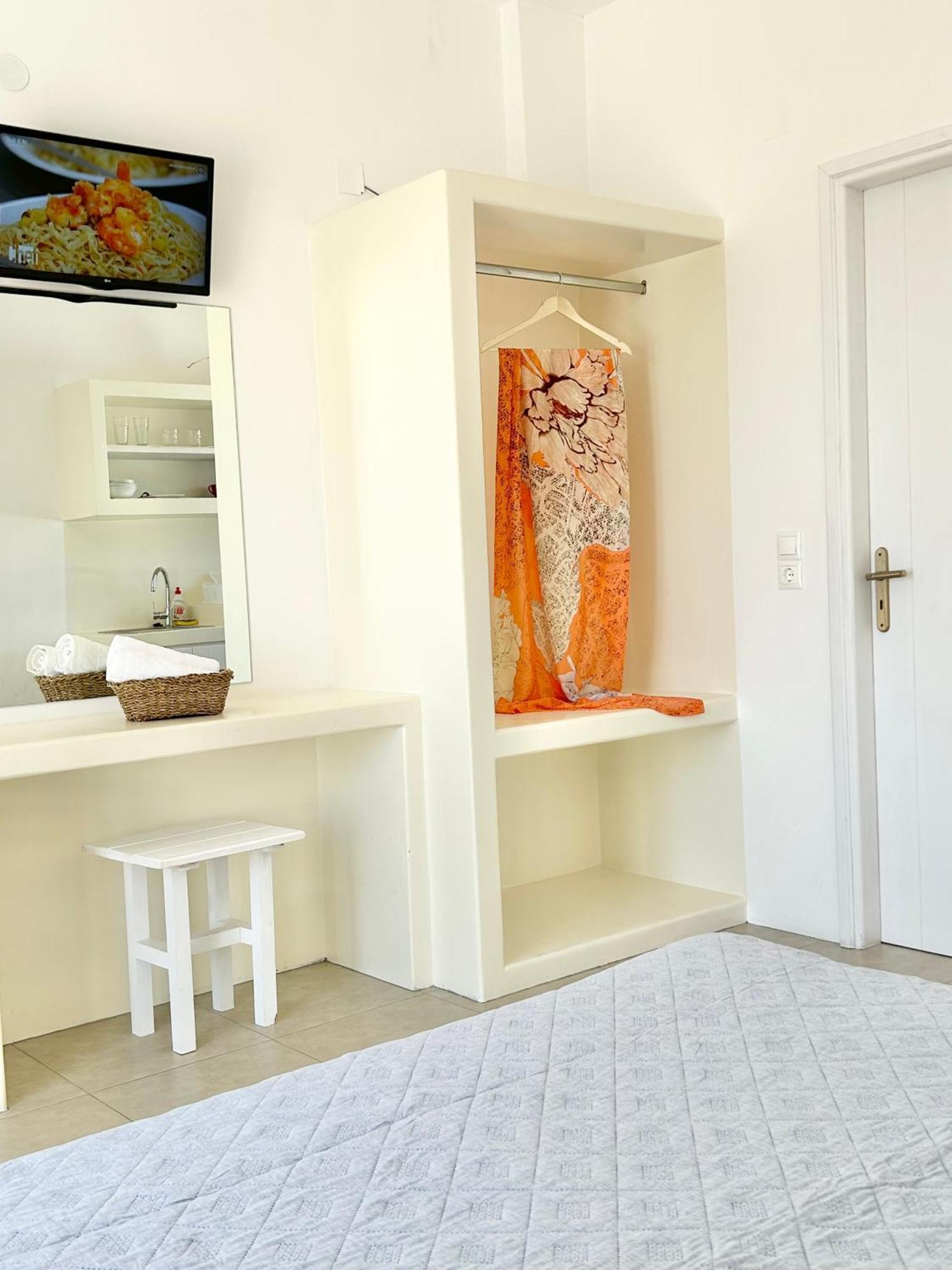 Anita Rooms & Suites Milos Adamantas  Exterior photo